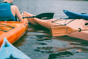 Lee más sobre el artículo 4 beneficios del kayak para la salud mental